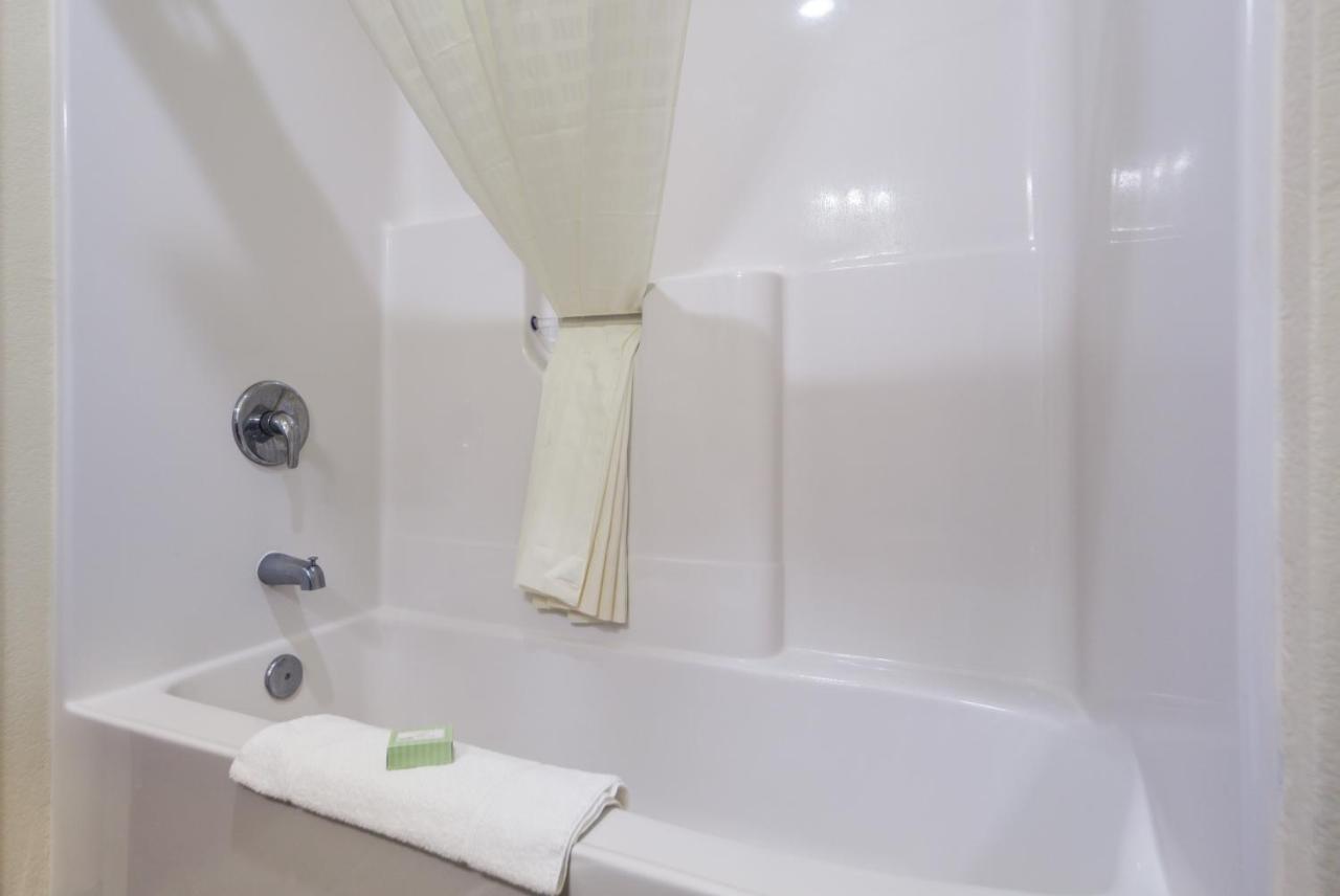Cobblestone Inn & Suites - Big Lake ภายนอก รูปภาพ