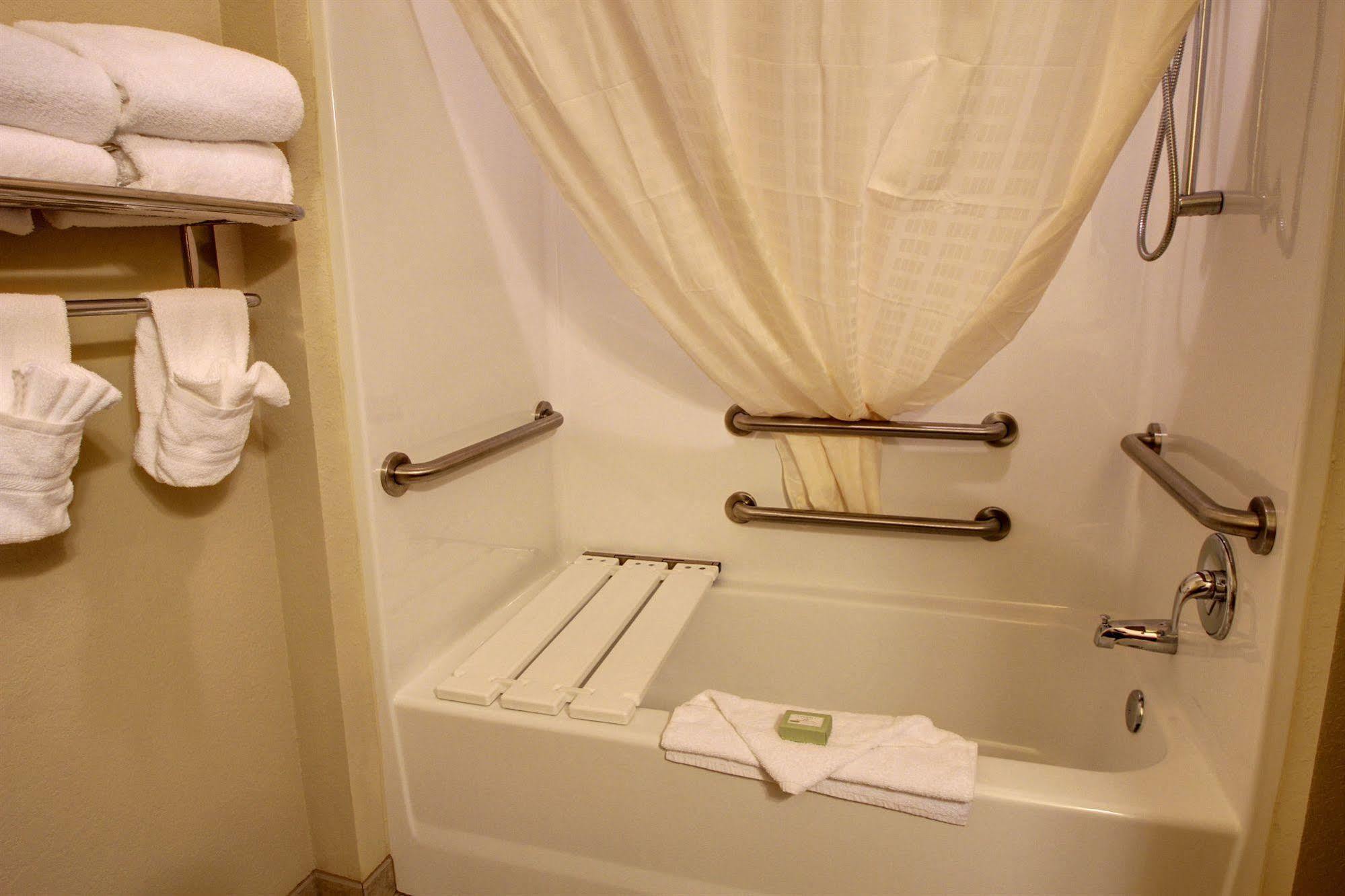 Cobblestone Inn & Suites - Big Lake ภายนอก รูปภาพ